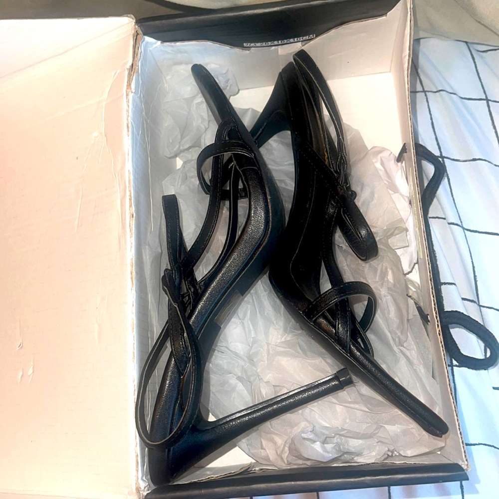 Classy black FN Heels worn for pictures only 😊